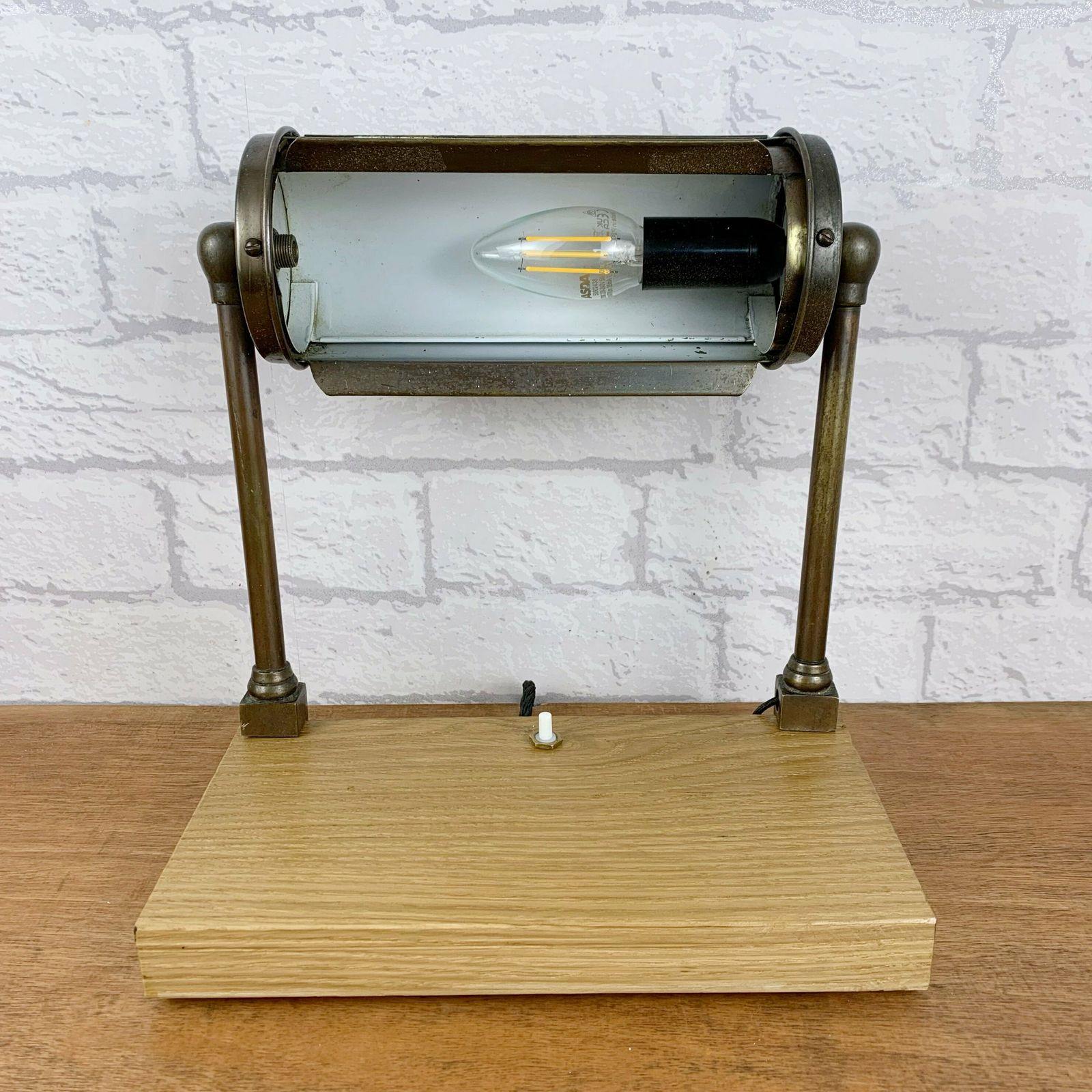 Industrial Style Desk Lamp. photo vinterior