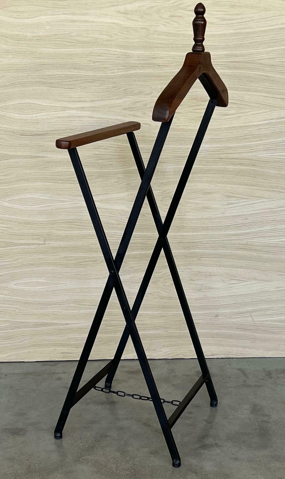 Valet de chambre vintage en bois de hêtre et fer, dans le style de Ico Parisi photo vinterior