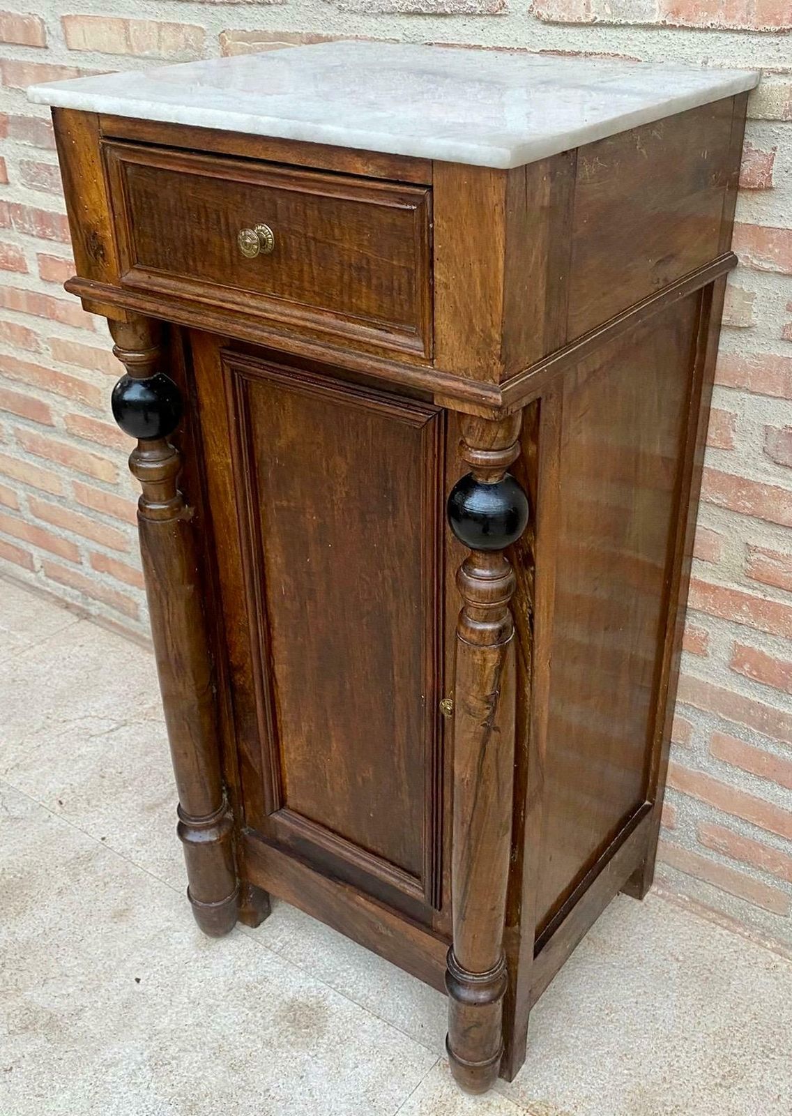 Tables de chevet françaises en noyer, début du XXe siècle, un tiroir, plateau en marbre photo Mobilier