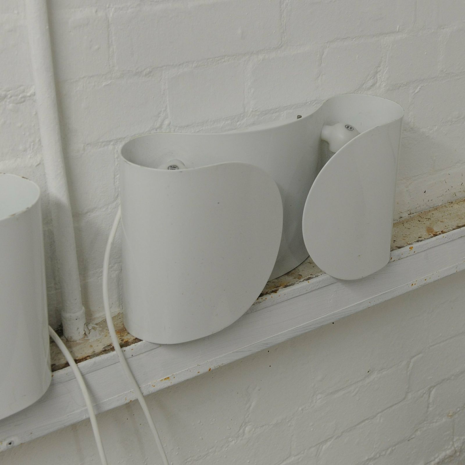 Pair Of Foglio White Vintage Wall Lights By Tobia Scarpa For Flos , 1980s photo for sale