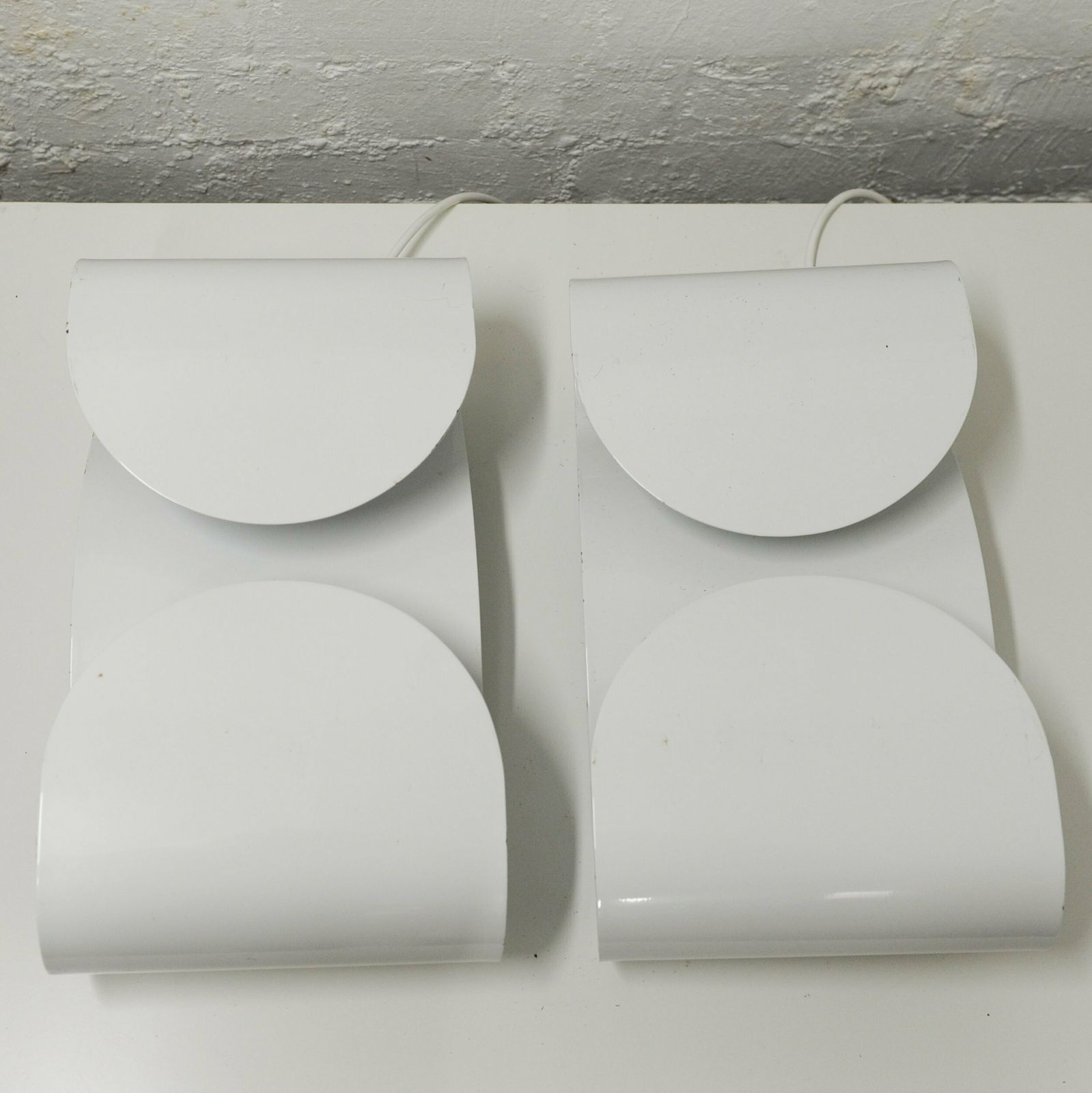 photo for sale Pair Of Foglio White Vintage Wall Lights By Tobia Scarpa For Flos , 1980s