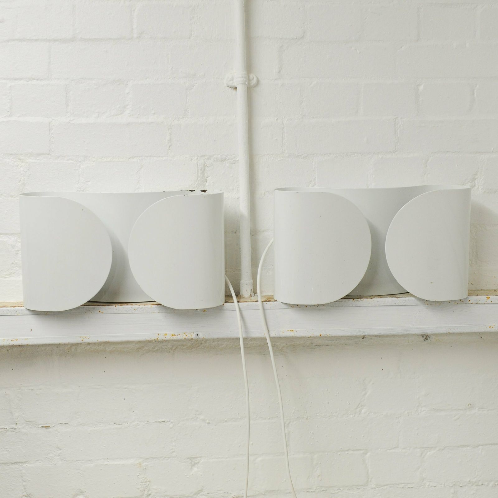 Lighting Pair Of Foglio White Vintage Wall Lights By Tobia Scarpa For Flos , 1980s photo