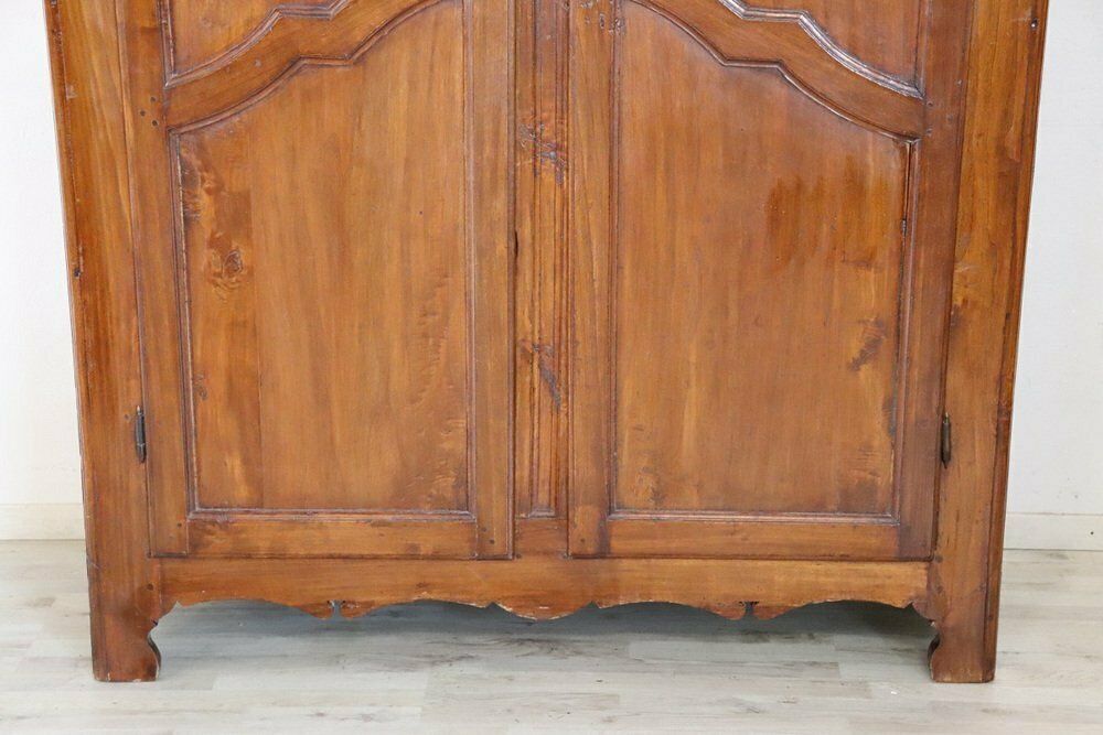photo vinterior Antique Poplar Wardrobe Early 18th Century