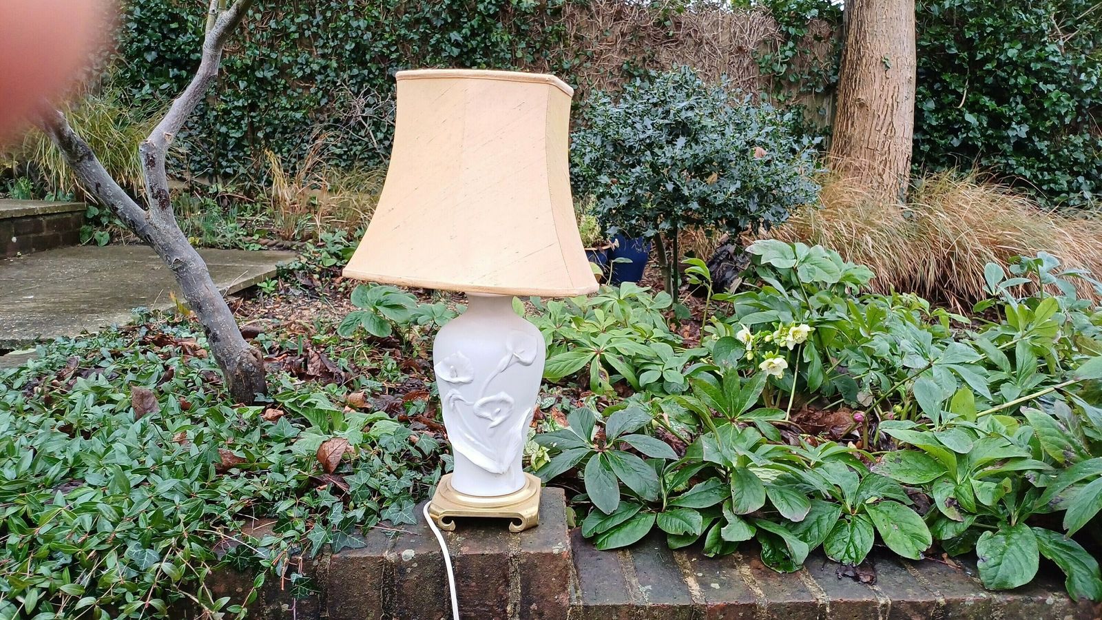 Elegant Vintage Ceramic Lamp With Shade And Moulded Flower Motif Base On Brass Base. Quality Lamp. Working Condition.