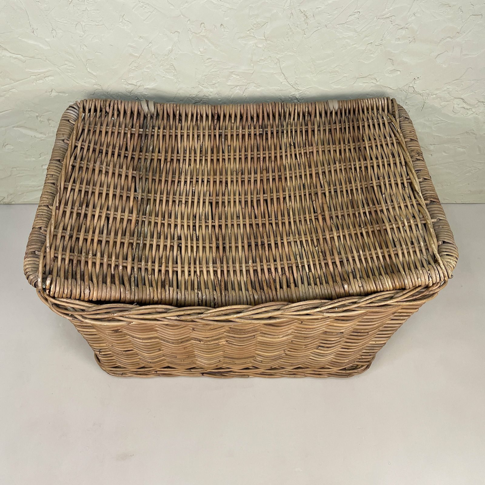 Large Rectangle Basket Woven Wicker Brown Antique Storage Lidded Leather Lid Log Toys Tidy Handles Vintage Rectangle Sturdy photo Home Decor