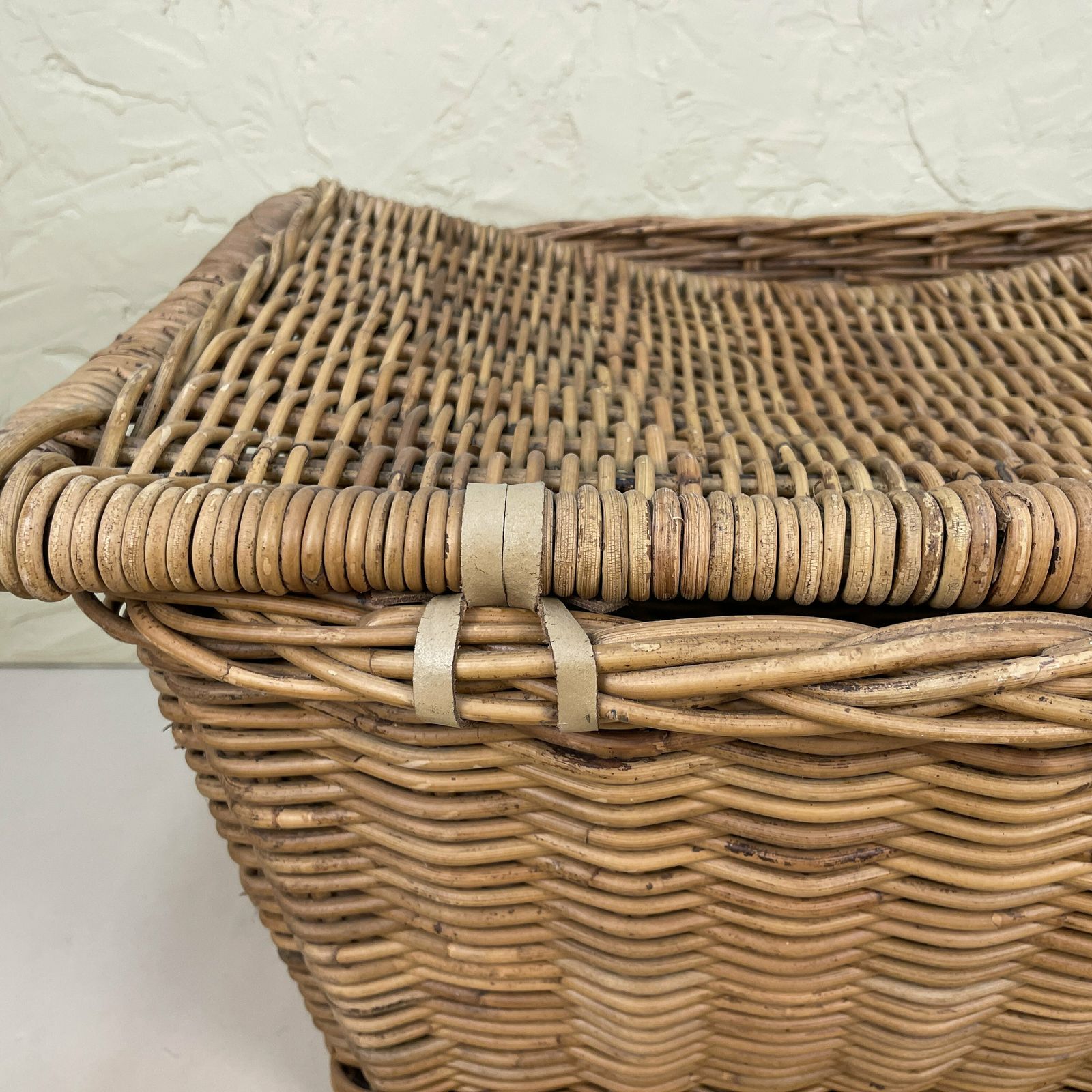 photo furniture Large Rectangle Basket Woven Wicker Brown Antique Storage Lidded Leather Lid Log Toys Tidy Handles Vintage Rectangle Sturdy