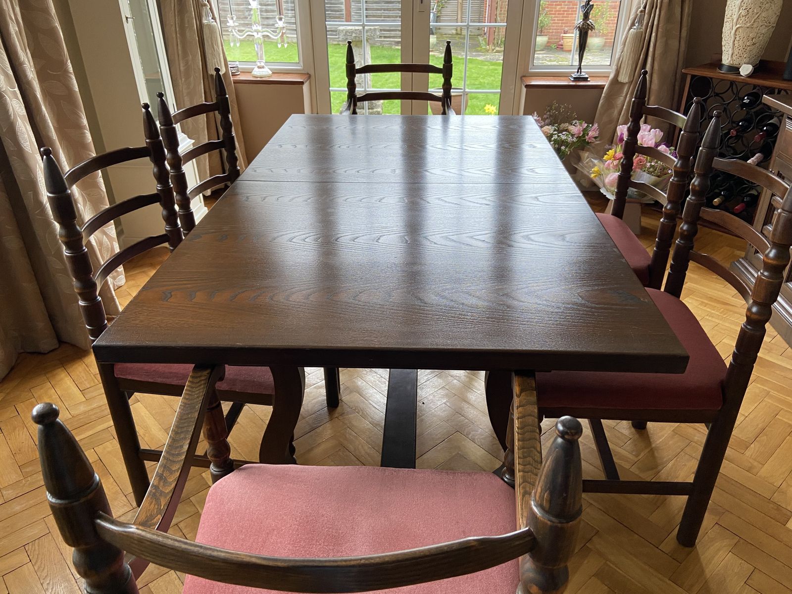 Younger Toledo Oak Dining Table & 6 Chairs Incl 2x Carvers