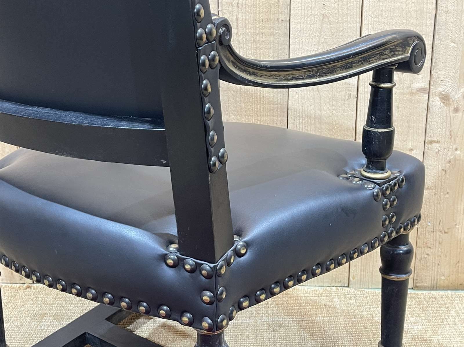 680.0 English Armchair From The 1950s In Blackened Wood photo