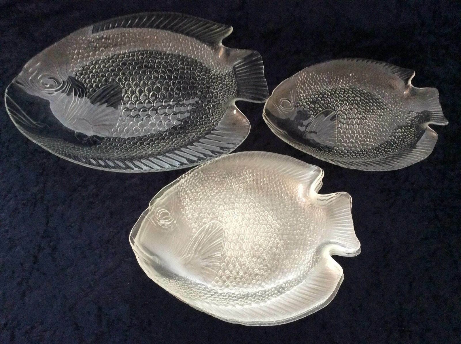 Retro 1970s Arcoroc ‘Poisson’ Set Of 7 Glass Dishes: 1 Large Platter, 6 Dinner Plates, Arcoroc Fish Plates, Arcoroc Glass Fish Poisson Plate photo furniture