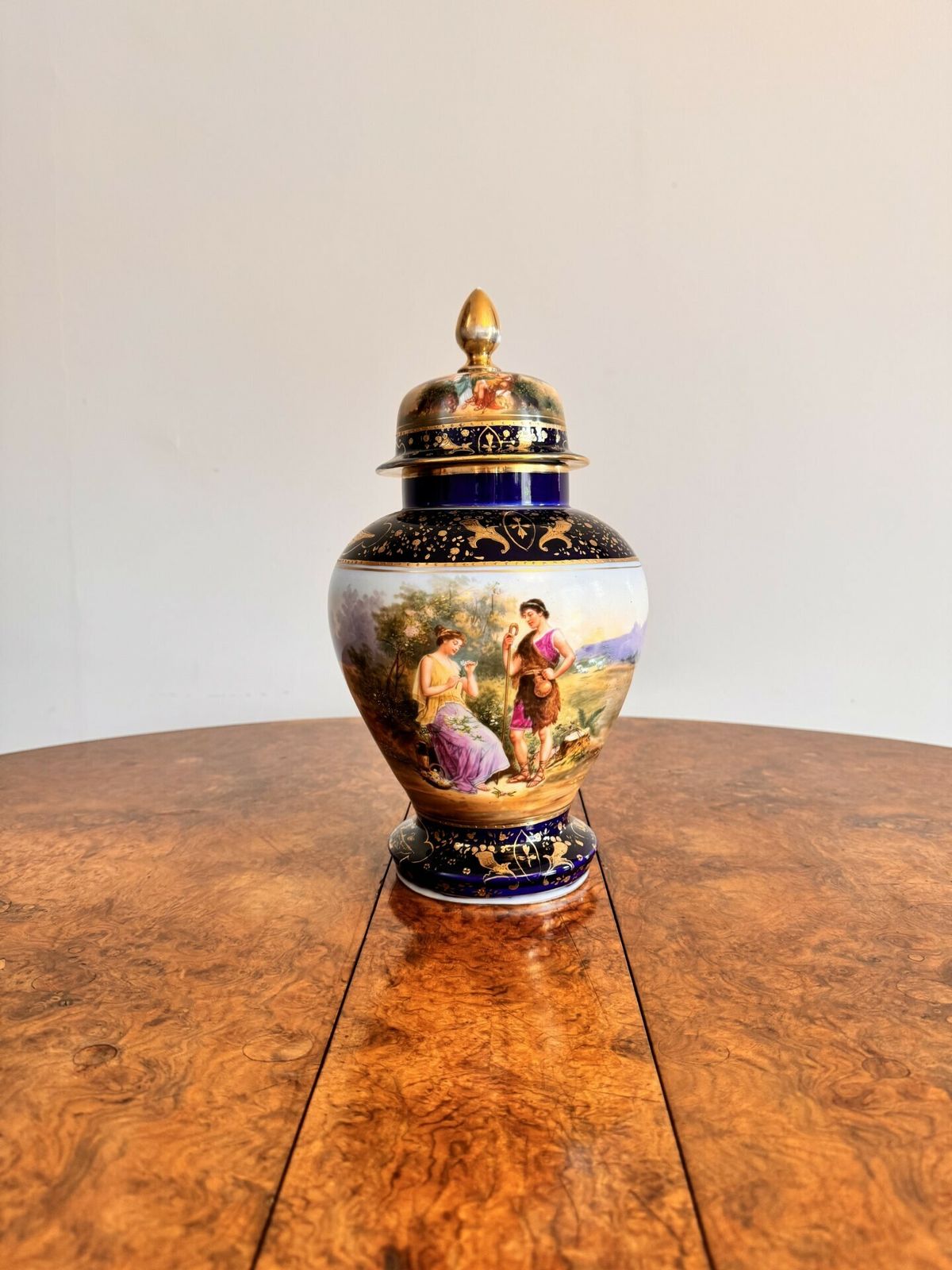 photo furniture Fine Quality Antique Royal Vienna Vase Garniture