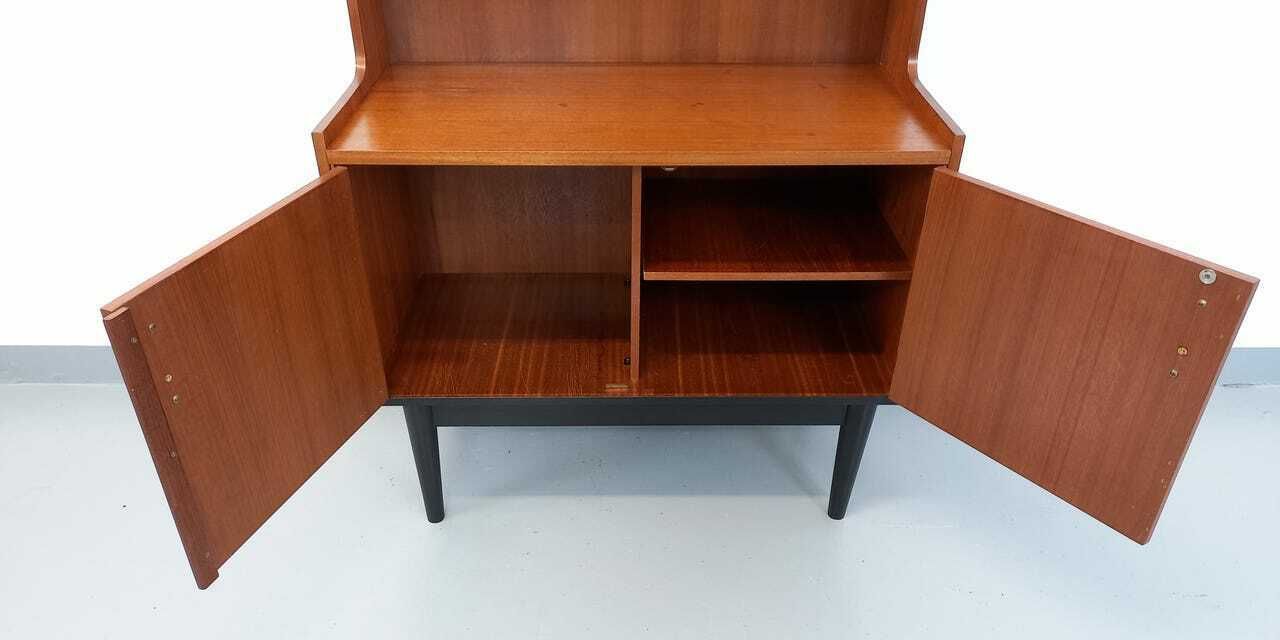 photo furniture Bibliothèque scandinave en teck et bois laqué noir