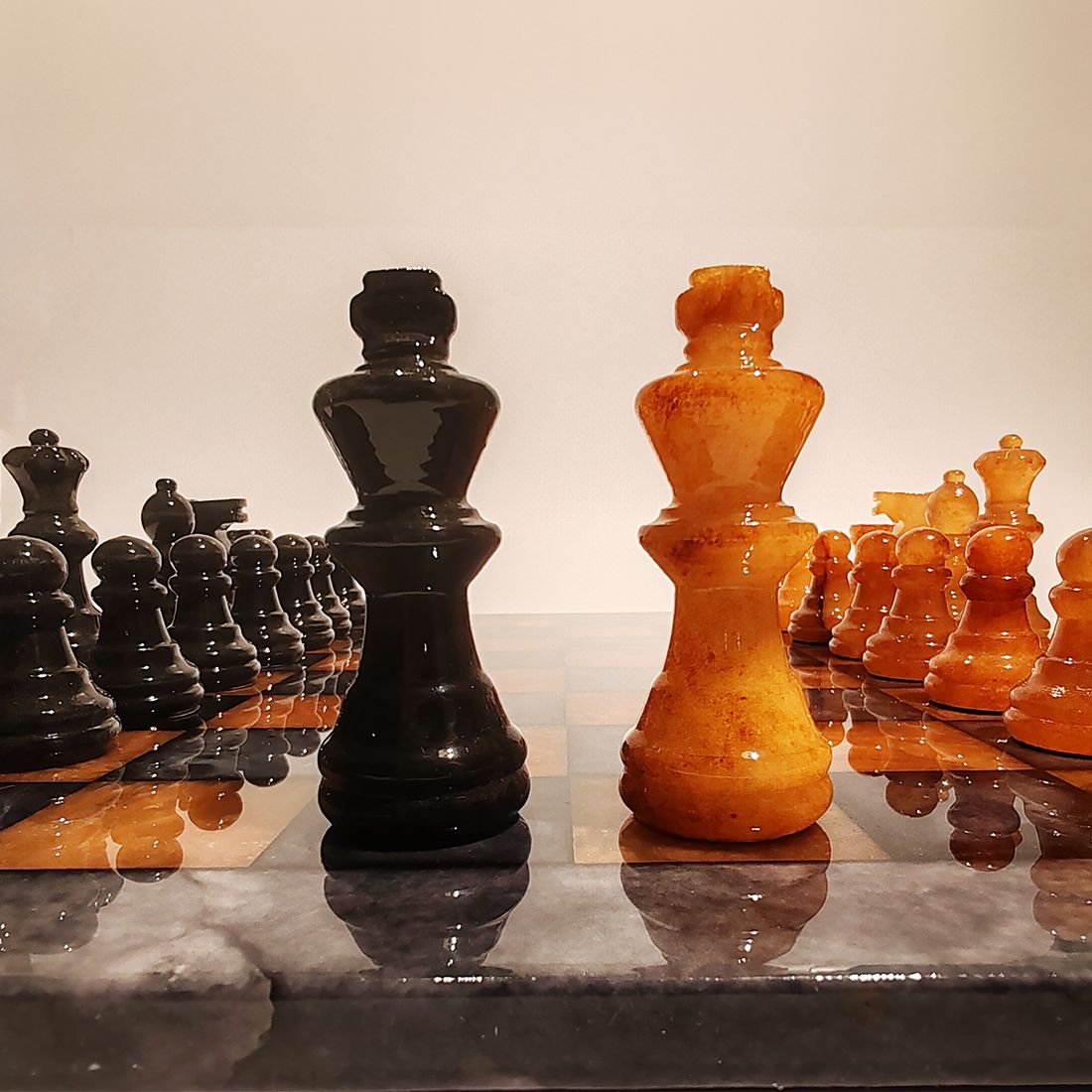 Chess Set In Hand Carved Italian Alabaster Of Volterra   Black And Natural Agate 1970s photo Home Decor