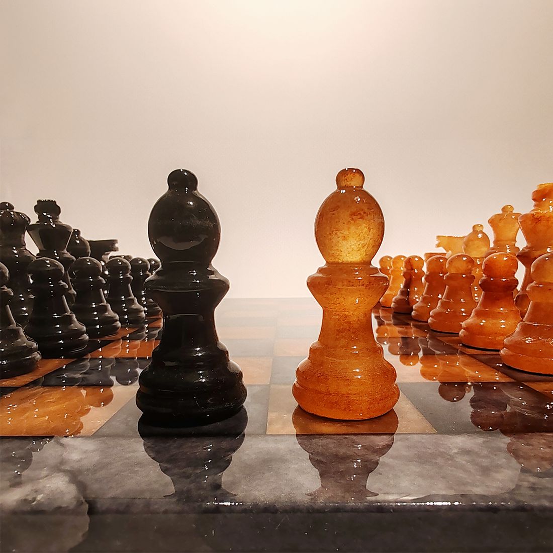 Chess Set In Hand Carved Italian Alabaster Of Volterra   Black And Natural Agate 1970s photo vinterior