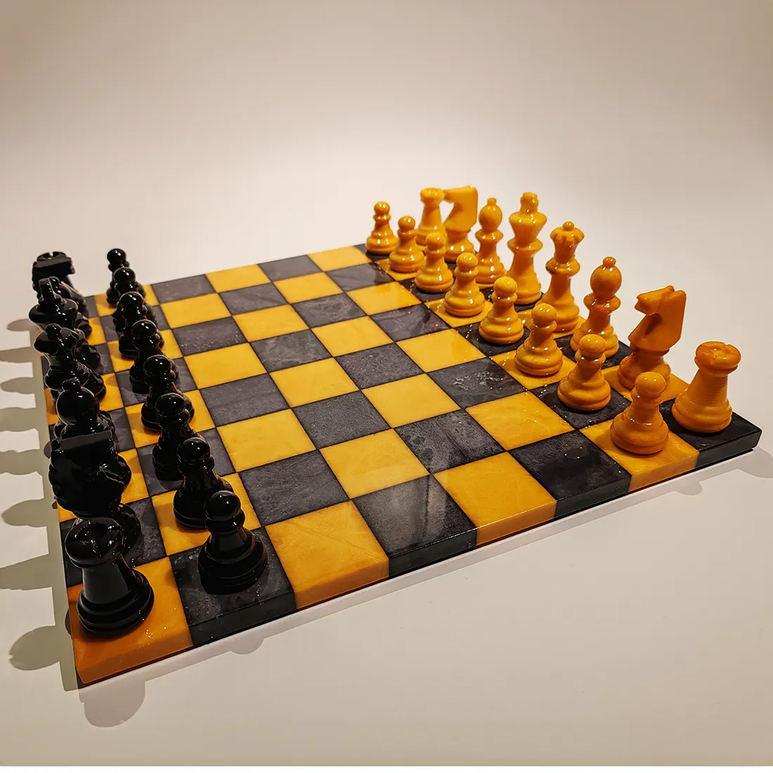 Chess Set In Hand Carved Italian Alabaster Of Volterra    Yellow And Black   1970s