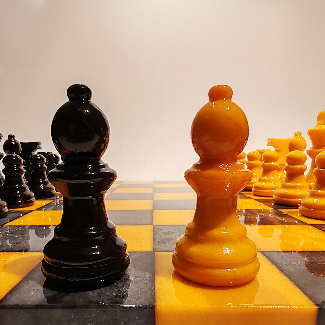 Chess Set In Hand Carved Italian Alabaster Of Volterra    Yellow And Black   1970s photo vinterior