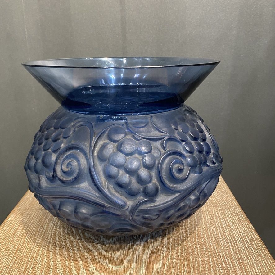 A Rene Lalique Fontainebleau Blue Glass Vase photo vintage