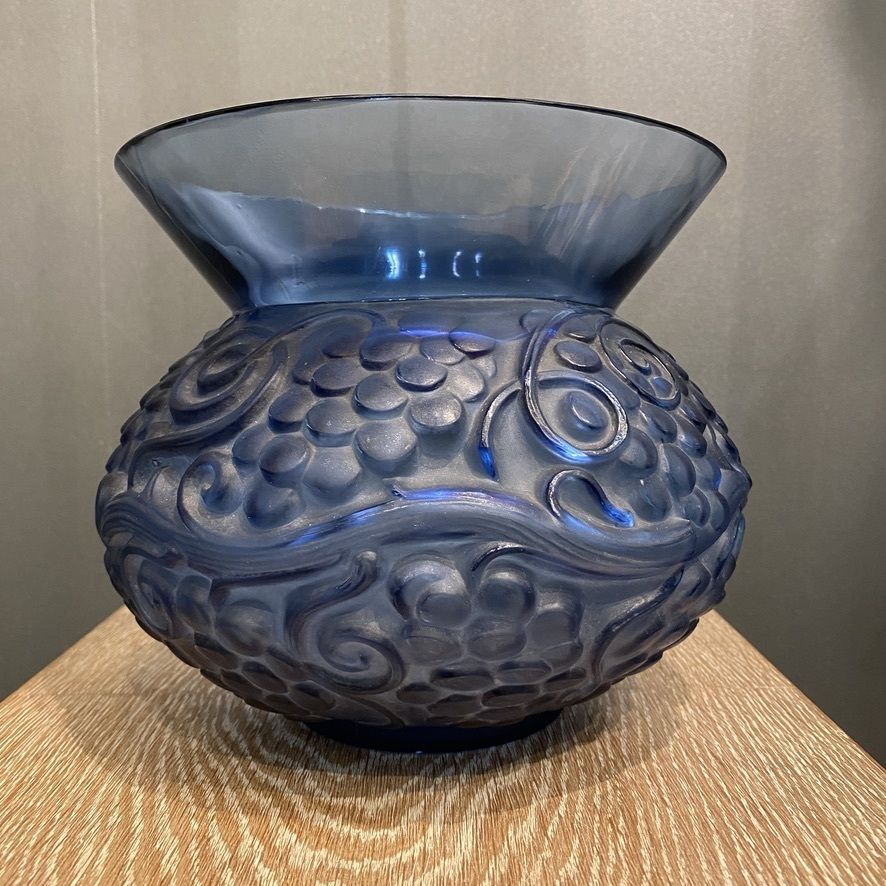 A Rene Lalique Fontainebleau Blue Glass Vase
