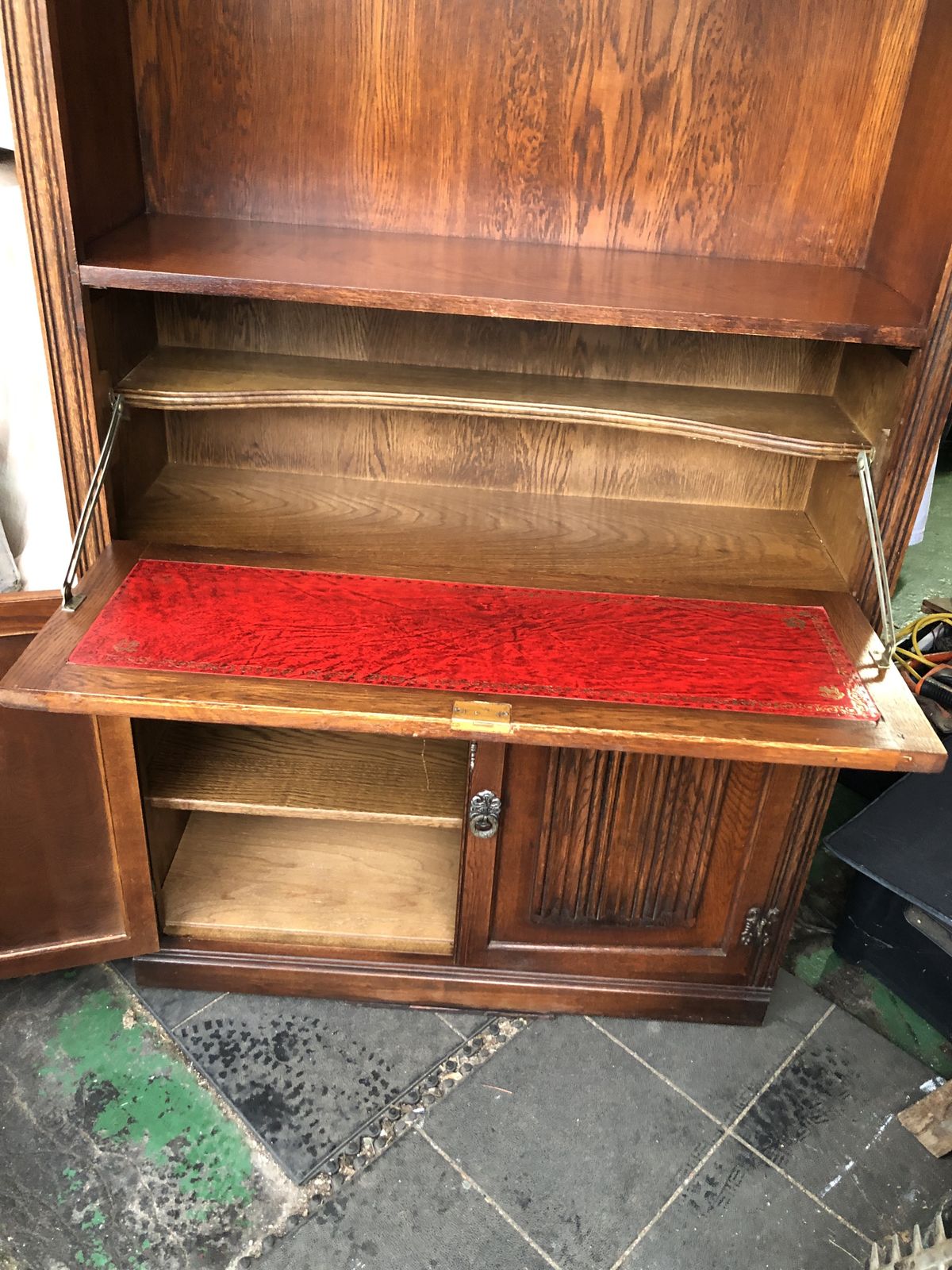 Wood Bros ,Old Charm Cabinet.5ft High,3ft Wide,1ft Deep,Good Condition With Key