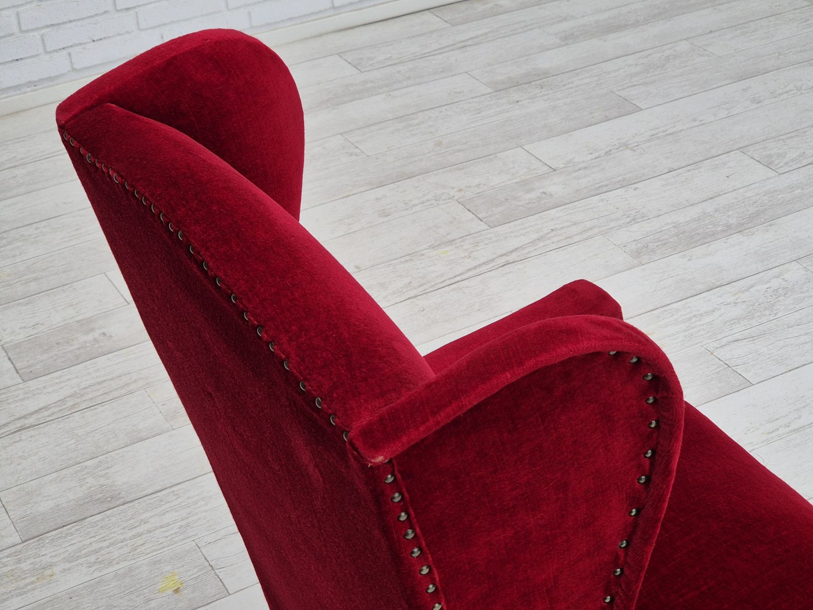 Meubels Jaren 1960, Deense Wingback Fauteuil, Meubilairvelours, Eikenhouten Poten. photo