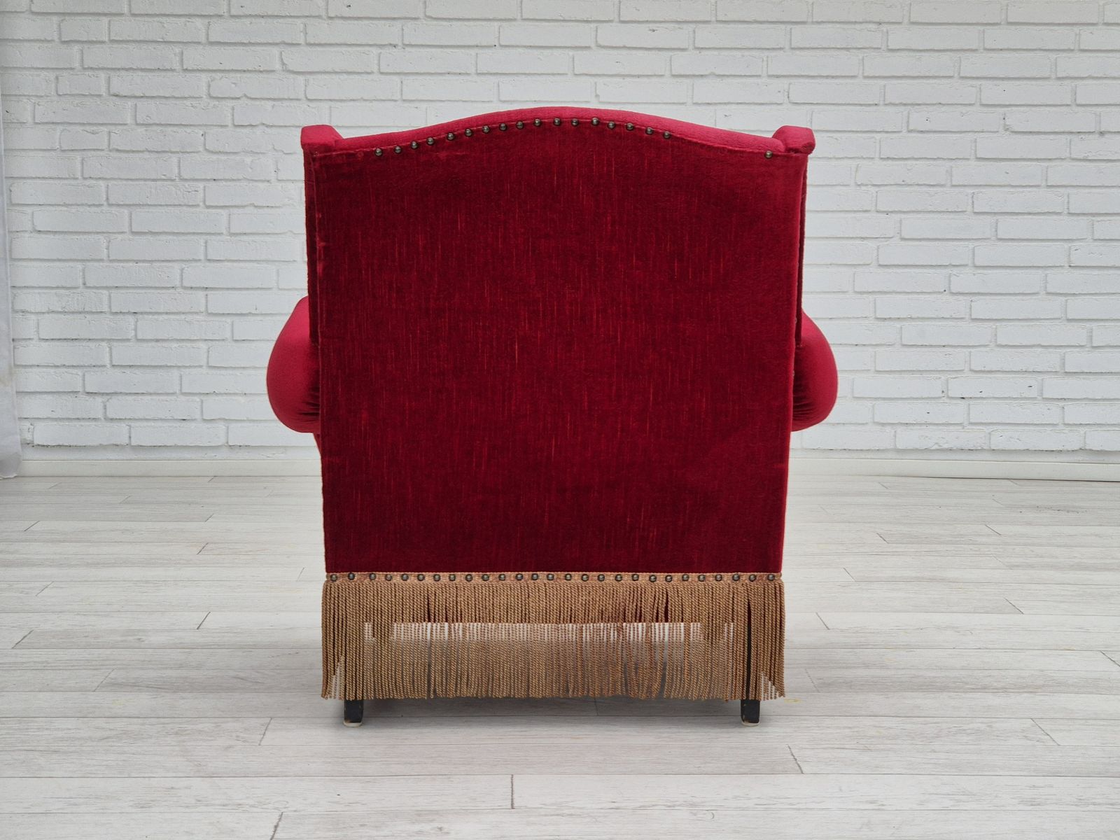 photo buy Deense Loungestoel, Ca. Jaren 1960, Meubelvelours, Eikenhouten Poten.