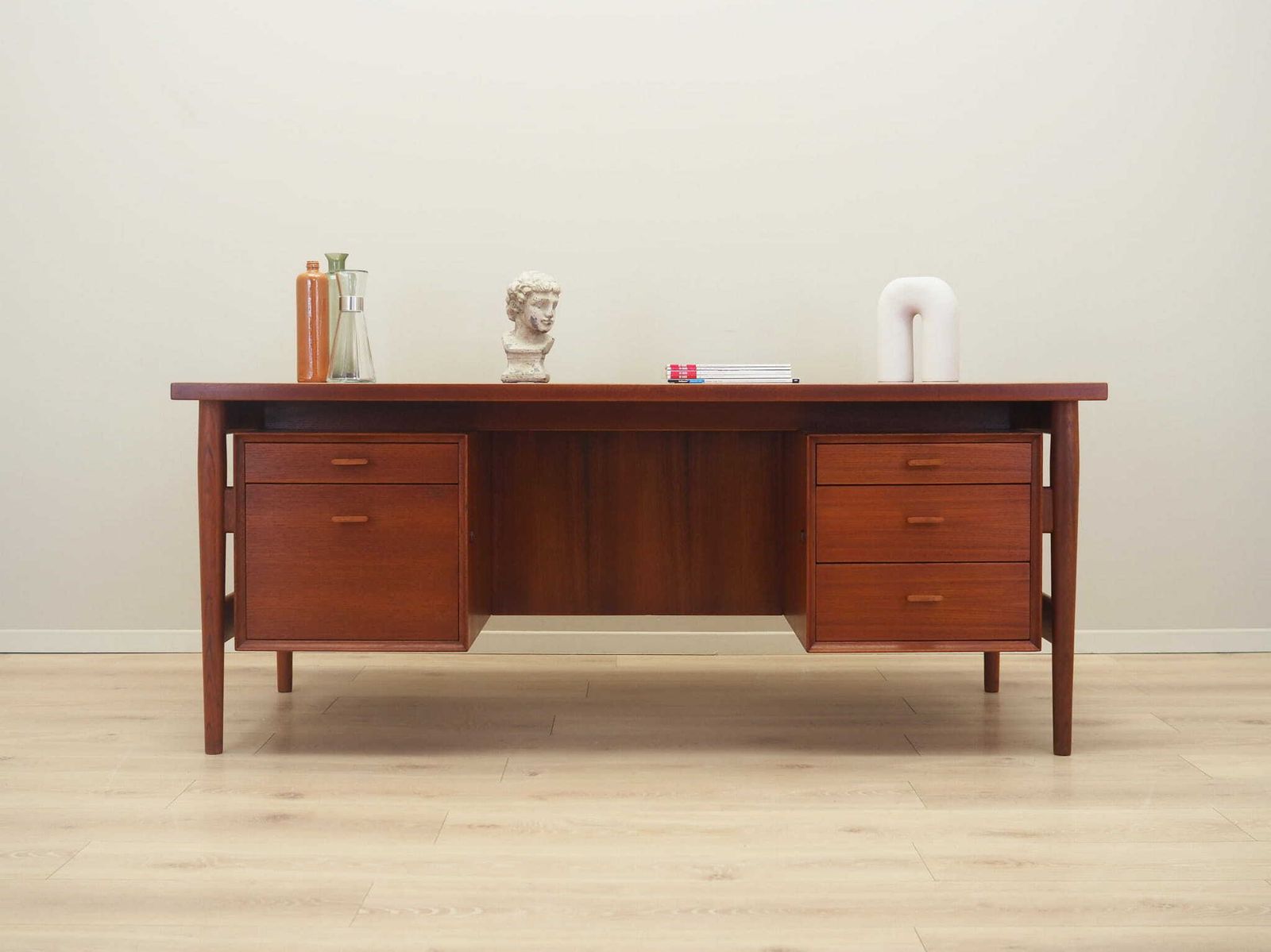 Teak Desk, Danish Design, 1960s, Designer: Arne Vodder, Production: Sibast photo furniture
