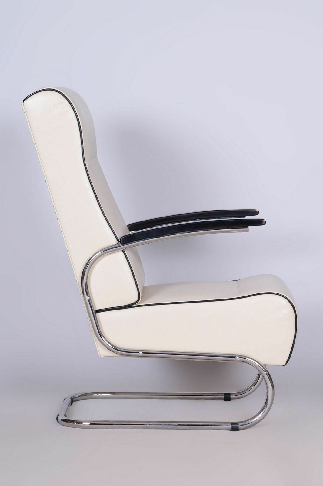 Restored Bauhaus Armchair, By Mücke Melder, New Upholstery, Czech, 1930s photo 1700.0