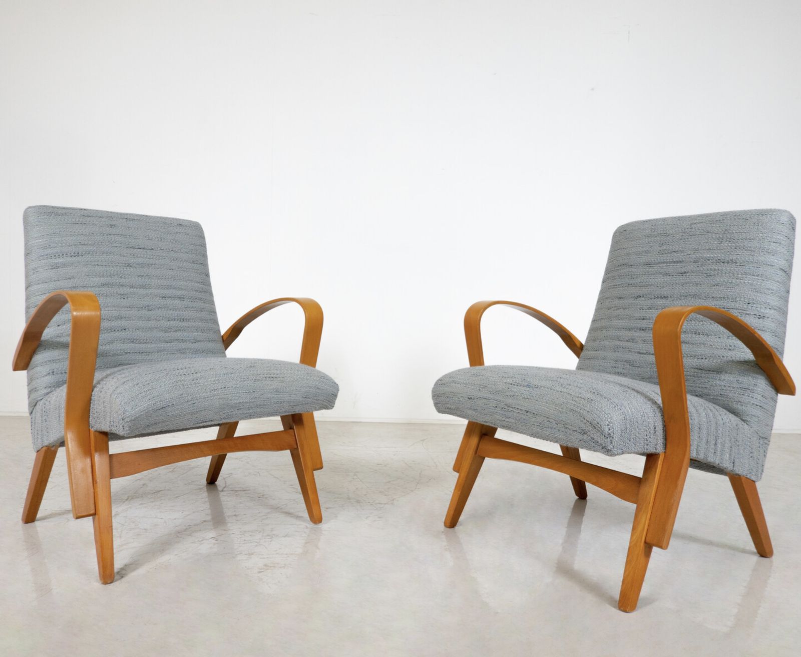 Mid Century Modern Pair Of Armchairs, 1950s, Czech Republic (New Upholstery) photo 3670.0