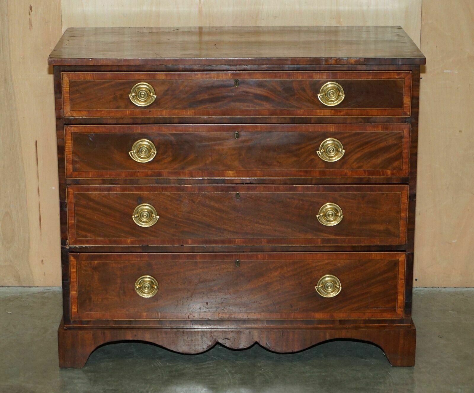 Antique George III Bachelors Chest Of Drawers Attributed To Gillows Of Lancaster photo for sale