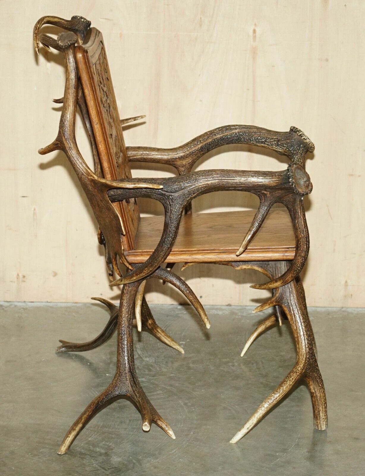 photo vintage Pair Of Antique German Black Forest Carved Antler Armchairs Part Of A Suite