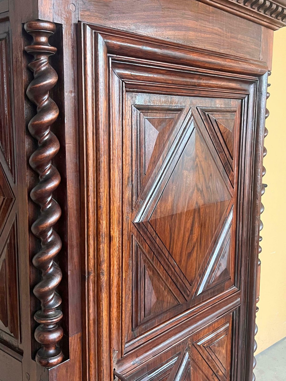 Mobilier Cabinet à coussin baroque hollandais en chêne, d'époque XVIIIe siècle photo