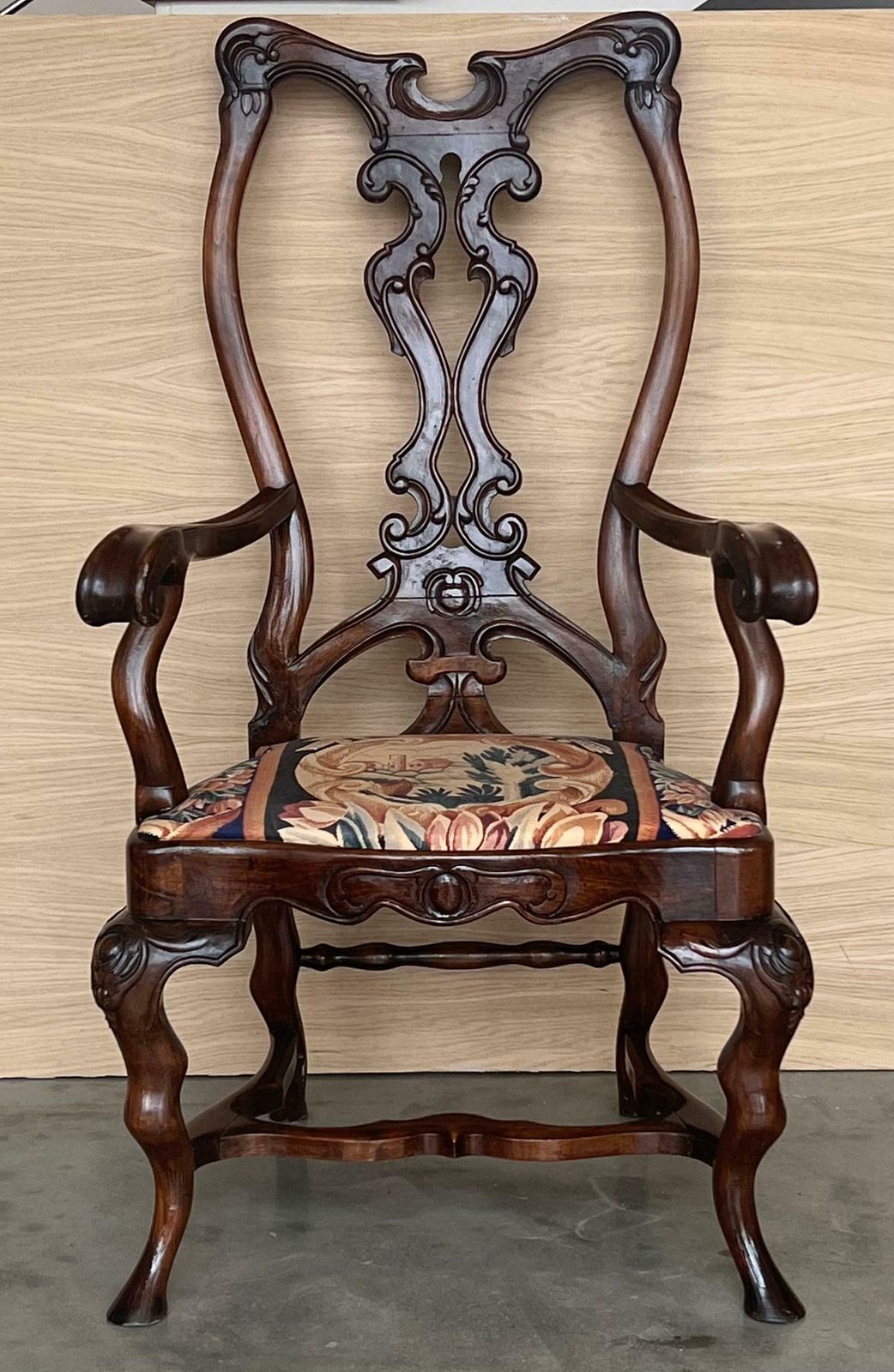 Paire de fauteuils de salle à manger Chippendale gothique en acajou massif, 1890 photo for sale