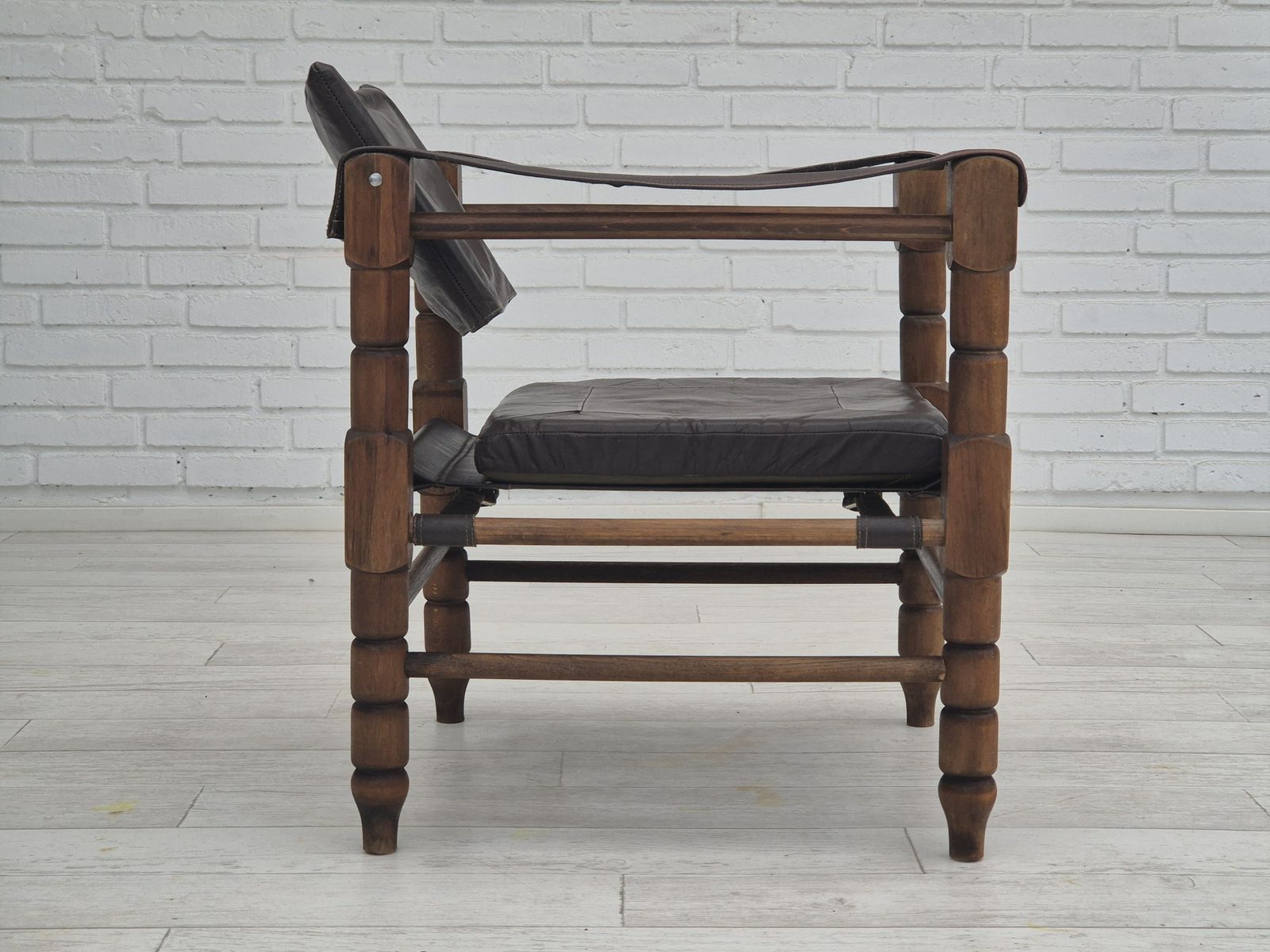 Scandinavische "Safari" Loungestoel, Ca. Jaren 1960, Leer, Beukenhout, Ongerestaureerde Staat. photo furniture