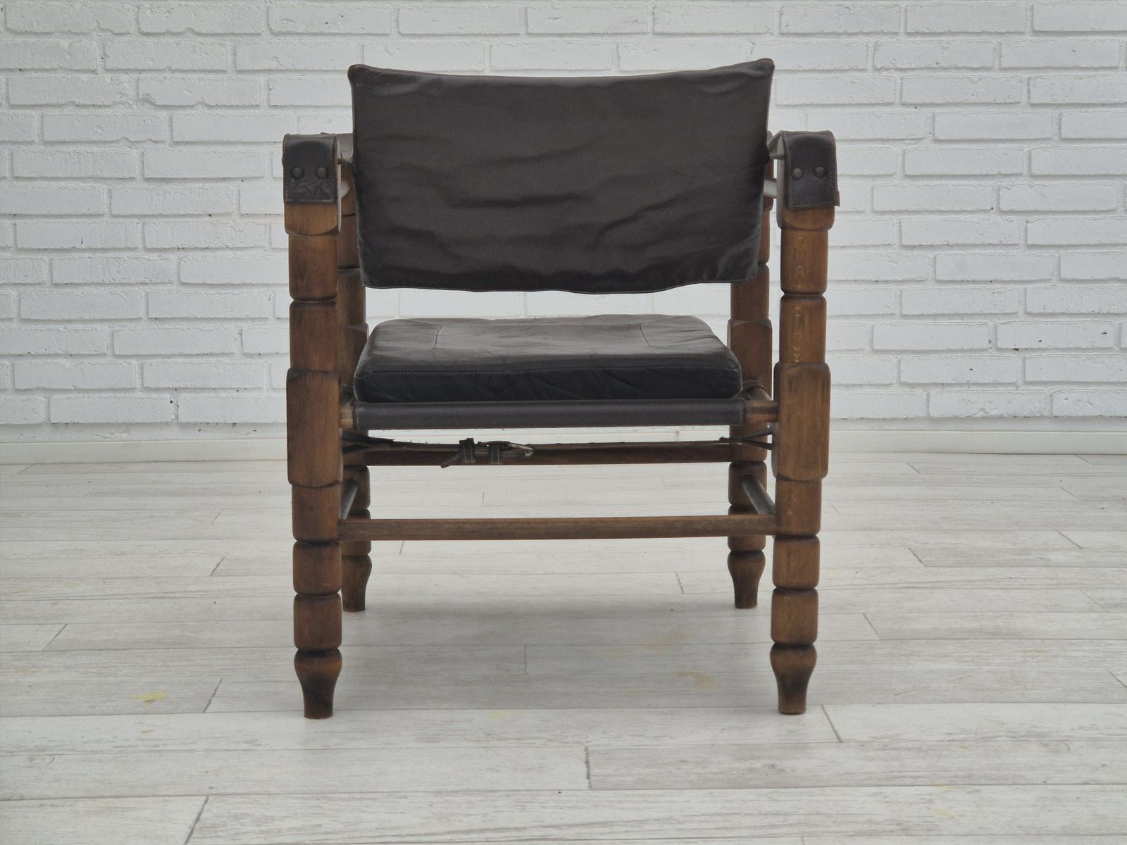 1960s, Scandinavian "Safari" Lounge Chair, Original Condition, Leather, Beech Wood. photo vinterior
