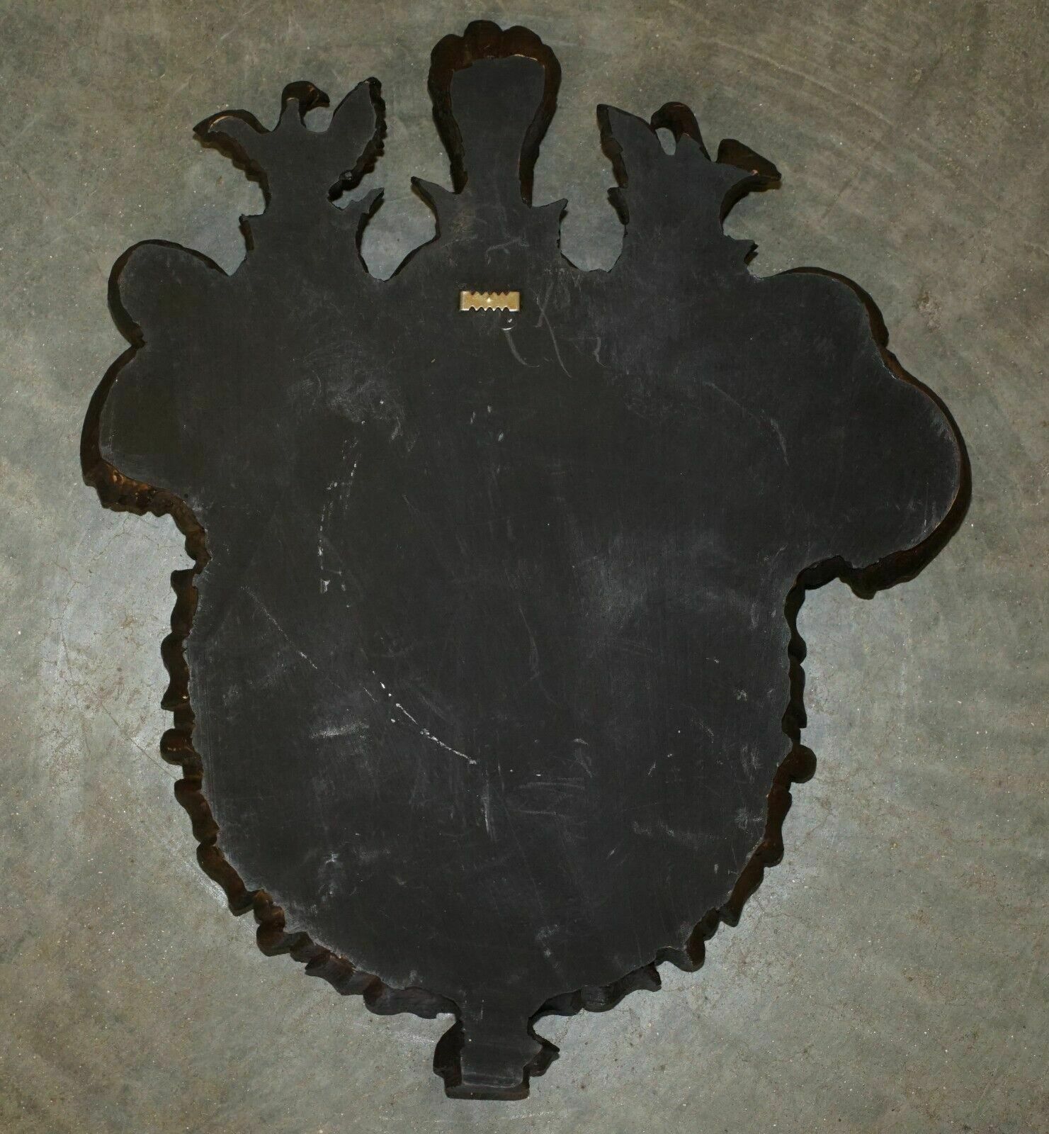 photo vintage Antique Royal Hand Carved English Oak Armorial Coat Of Arms Crowns Eagles