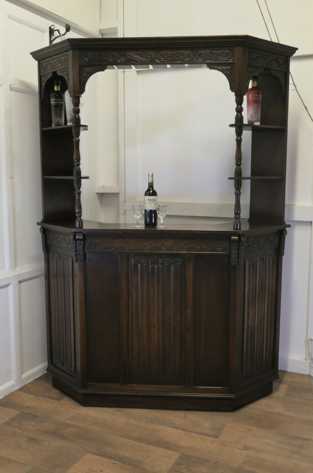 Country House Hostess Greeting Station, Reception Bar photo vinterior