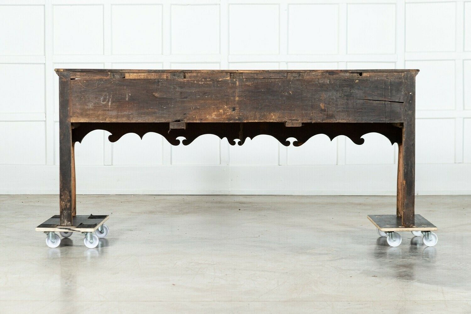 photo vinterior Large 19thc Oak Dresser Base, 1800s