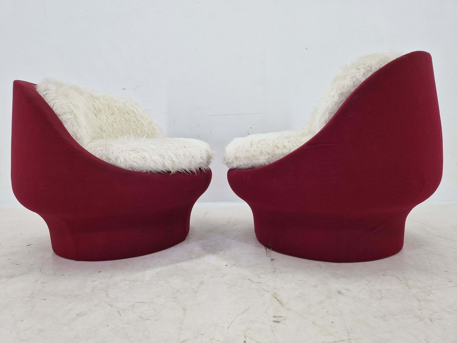 photo vinterior Set Of Two Lounge Or Club Chairs And Coffee Table, France, 1970s