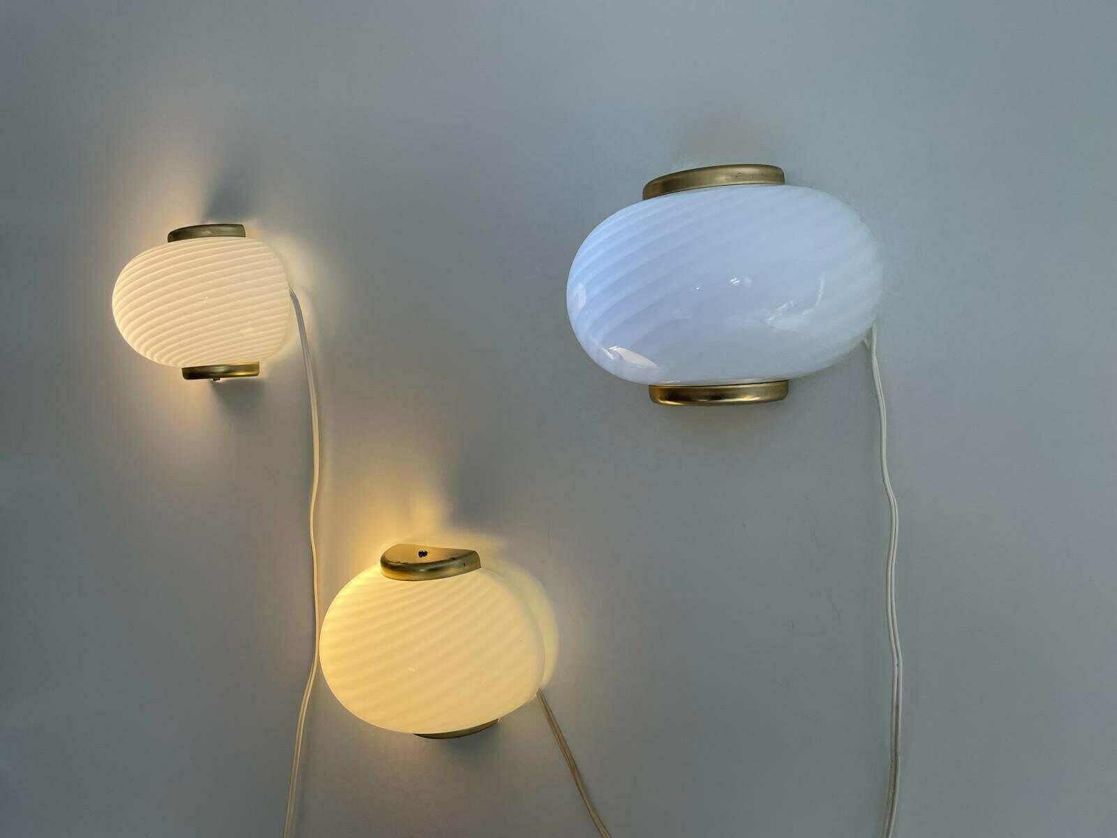 Swirl Pattern Murano Glass And Brass Set Of 3 Sconces By Beatrix, 1970s, Italy photo vintage