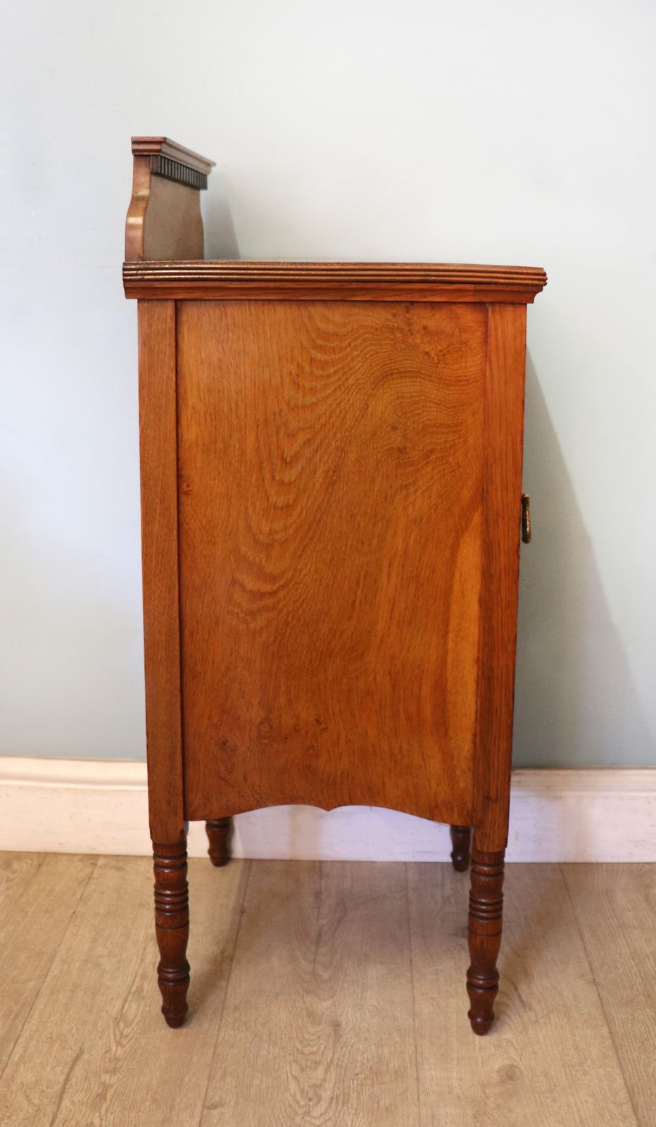 photo furniture A Lovely Shapland & Petter Oak Inlaid Bedside Cabinet