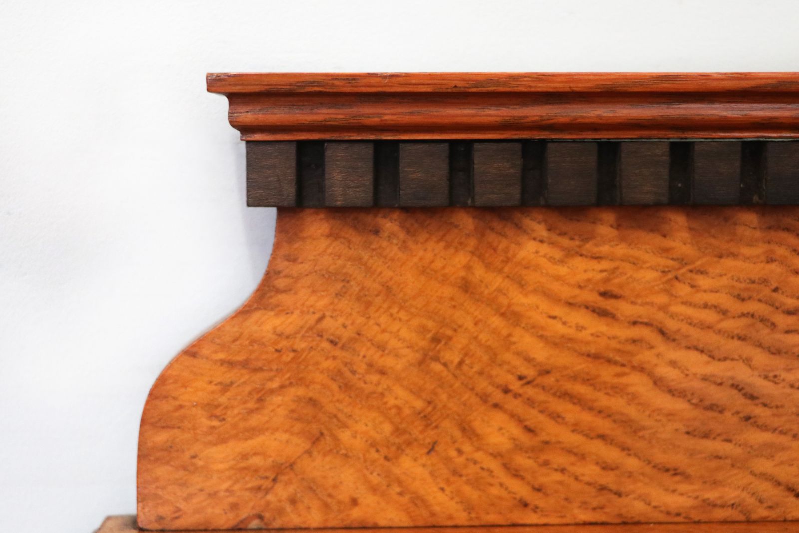 photo for sale A Lovely Shapland & Petter Oak Inlaid Bedside Cabinet