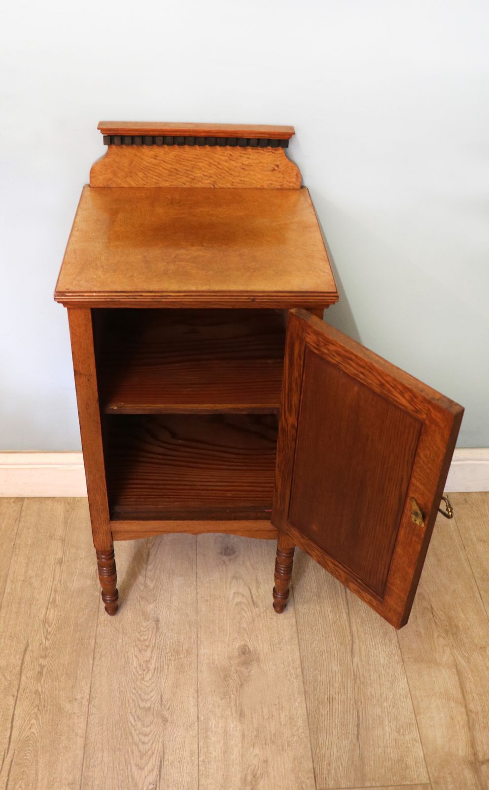 Furniture A Lovely Shapland & Petter Oak Inlaid Bedside Cabinet photo