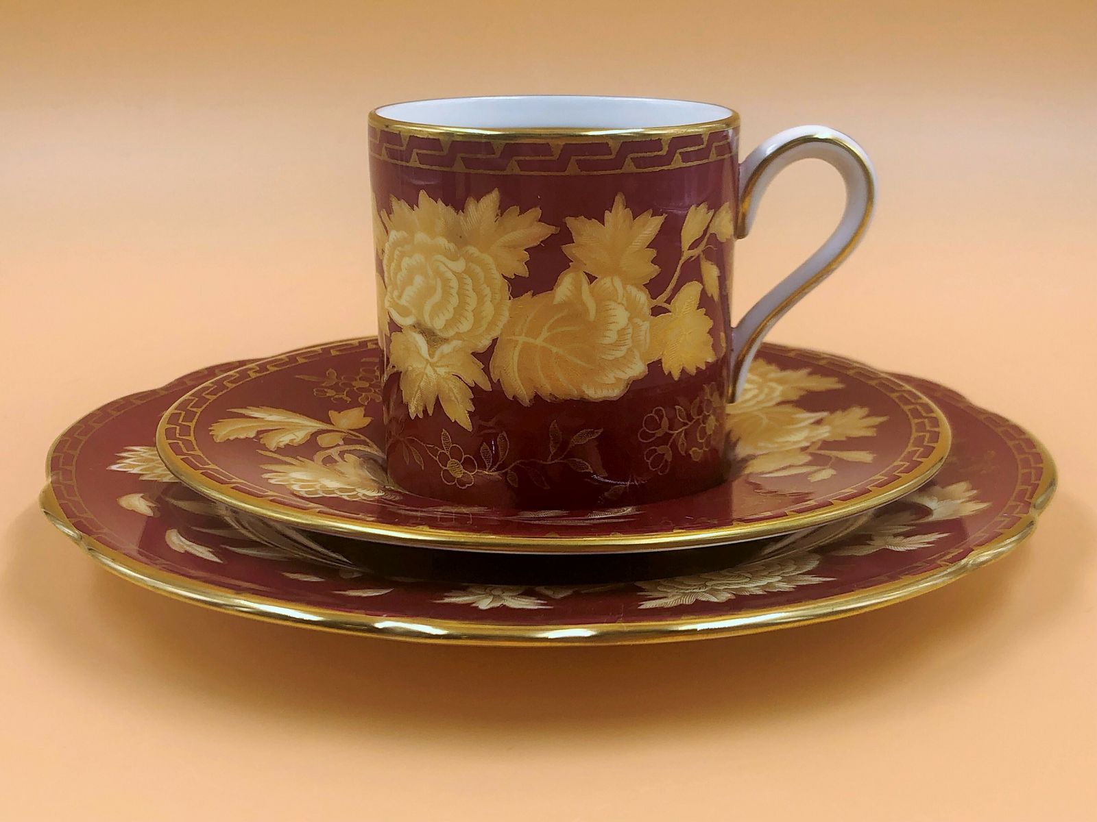 3 Piece Wedgwood China Ruby Tonquin Demitasse, Saucer & Side Plate Trio. W2488. photo vinterior