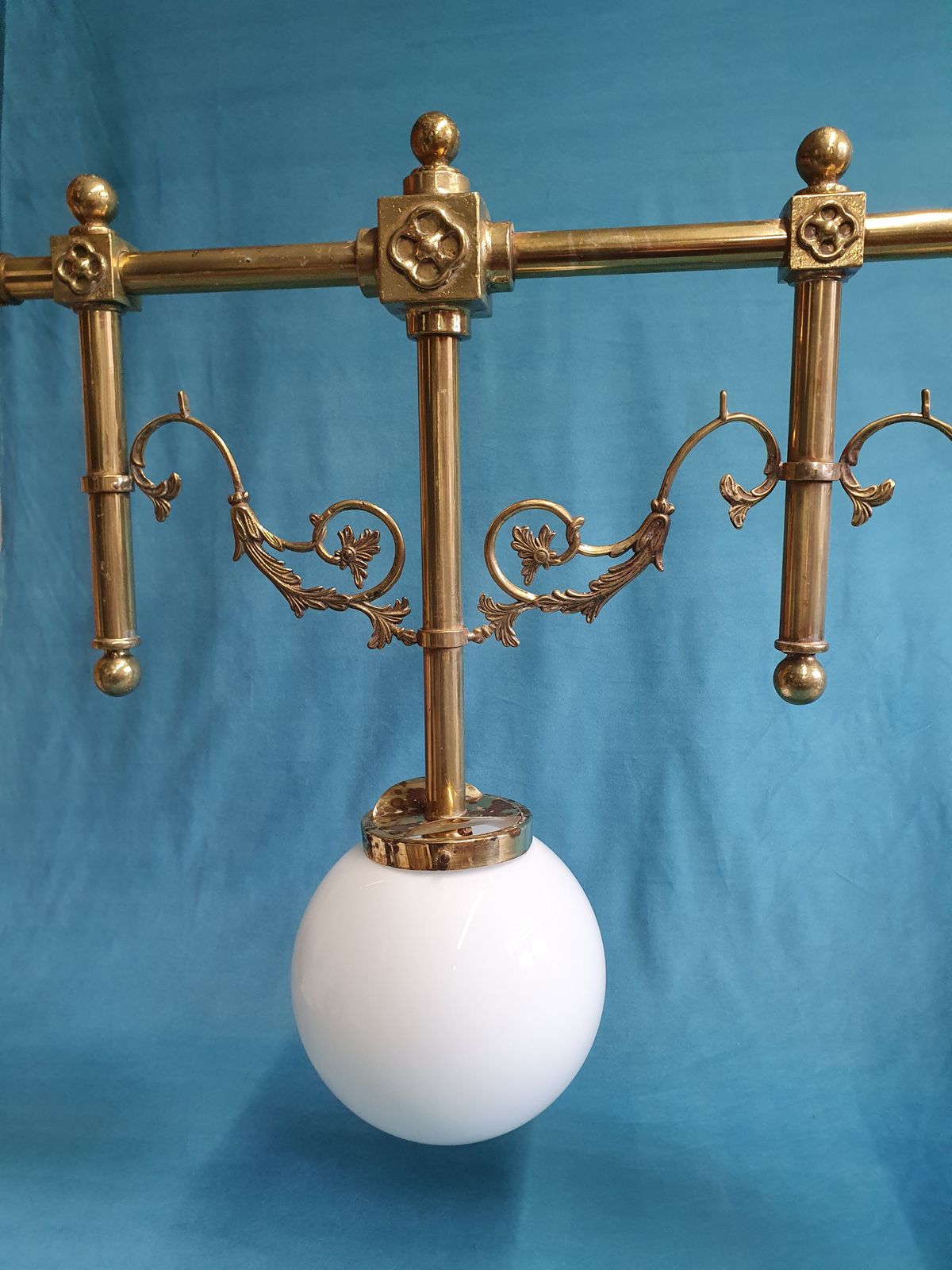 Early 20th Century Gothic Style Chandelier In Brass With Glass Globes photo 550.0