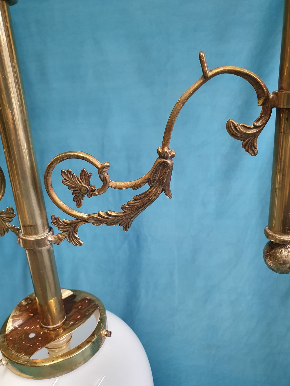 Early 20th Century Gothic Style Chandelier In Brass With Glass Globes photo vinterior