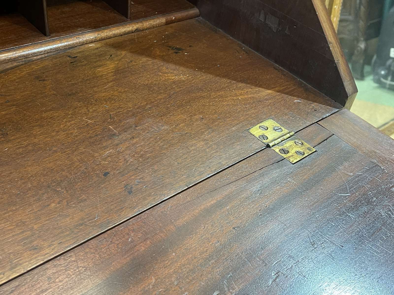 photo vinterior 19th Century English Mahogany Writing Desk