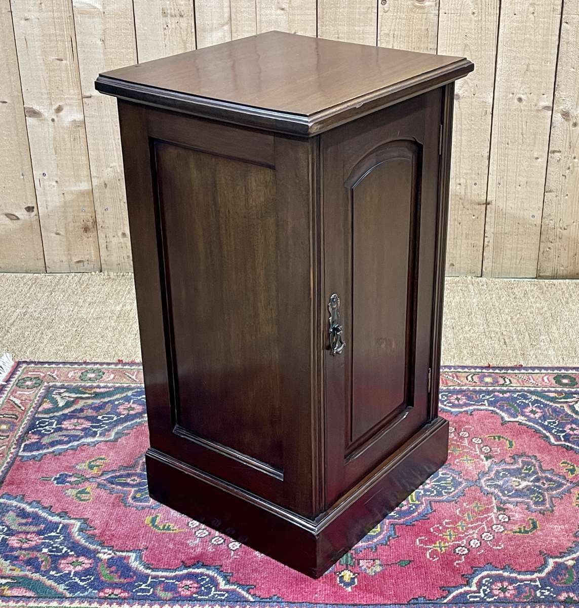 English Mahogany Bedside Table From The 1930s photo vinterior
