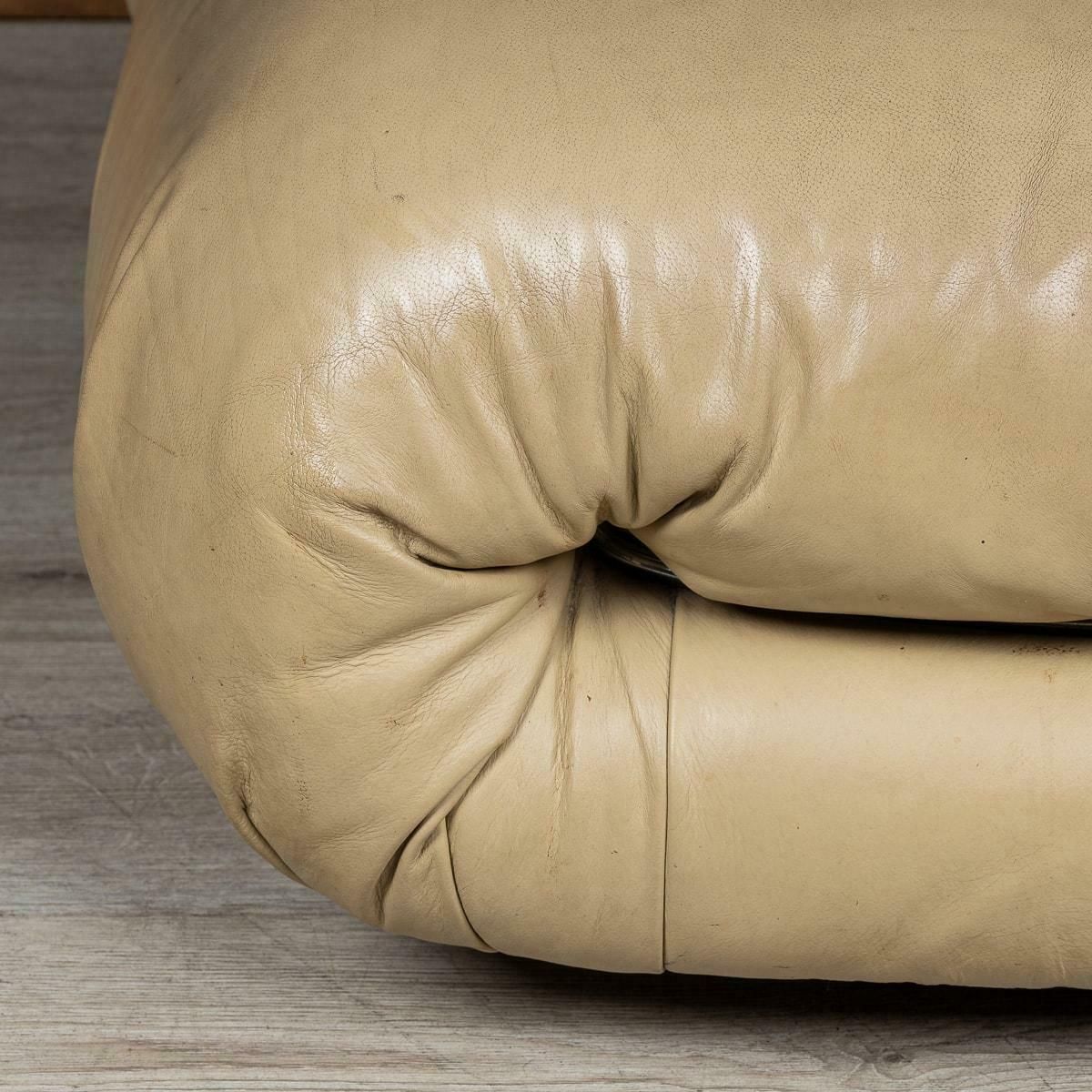 photo furniture Italian 20th Century Beige "Soriana" Leather Sofa By Tobia Scarpa For Cassina