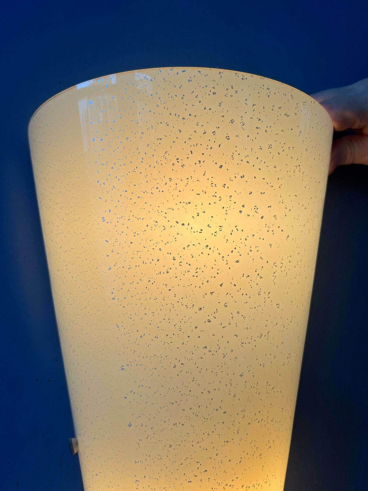 Bijzondere Handgemaakte Glazen Wandlamp Met Gouden Elementen photo 371.0