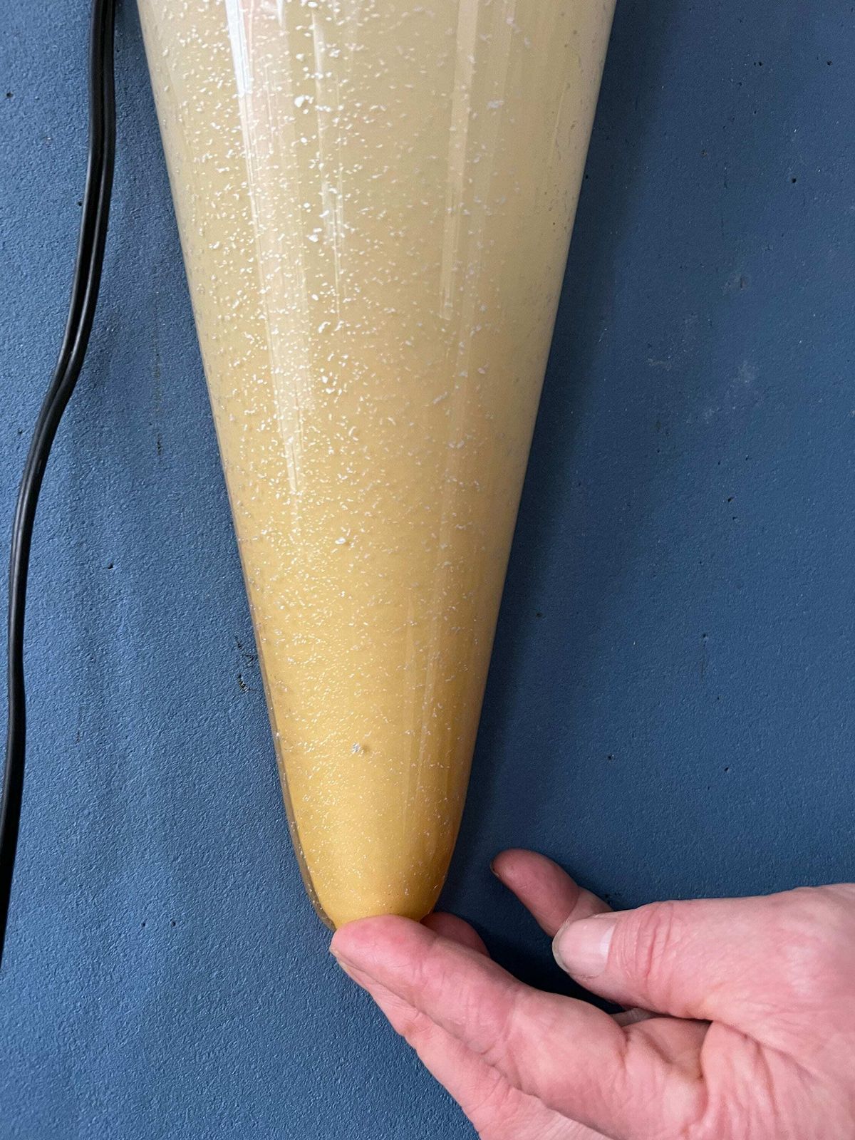 photo for sale Bijzondere Handgemaakte Glazen Wandlamp Met Gouden Elementen