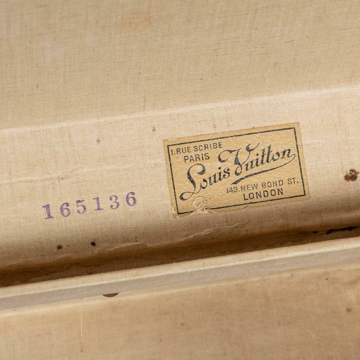 photo vintage Rare 20th Century Louis Vuitton Car Trunk In Monogram Canvas, France C.1910